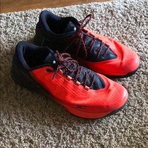 curry 3 low orange and black